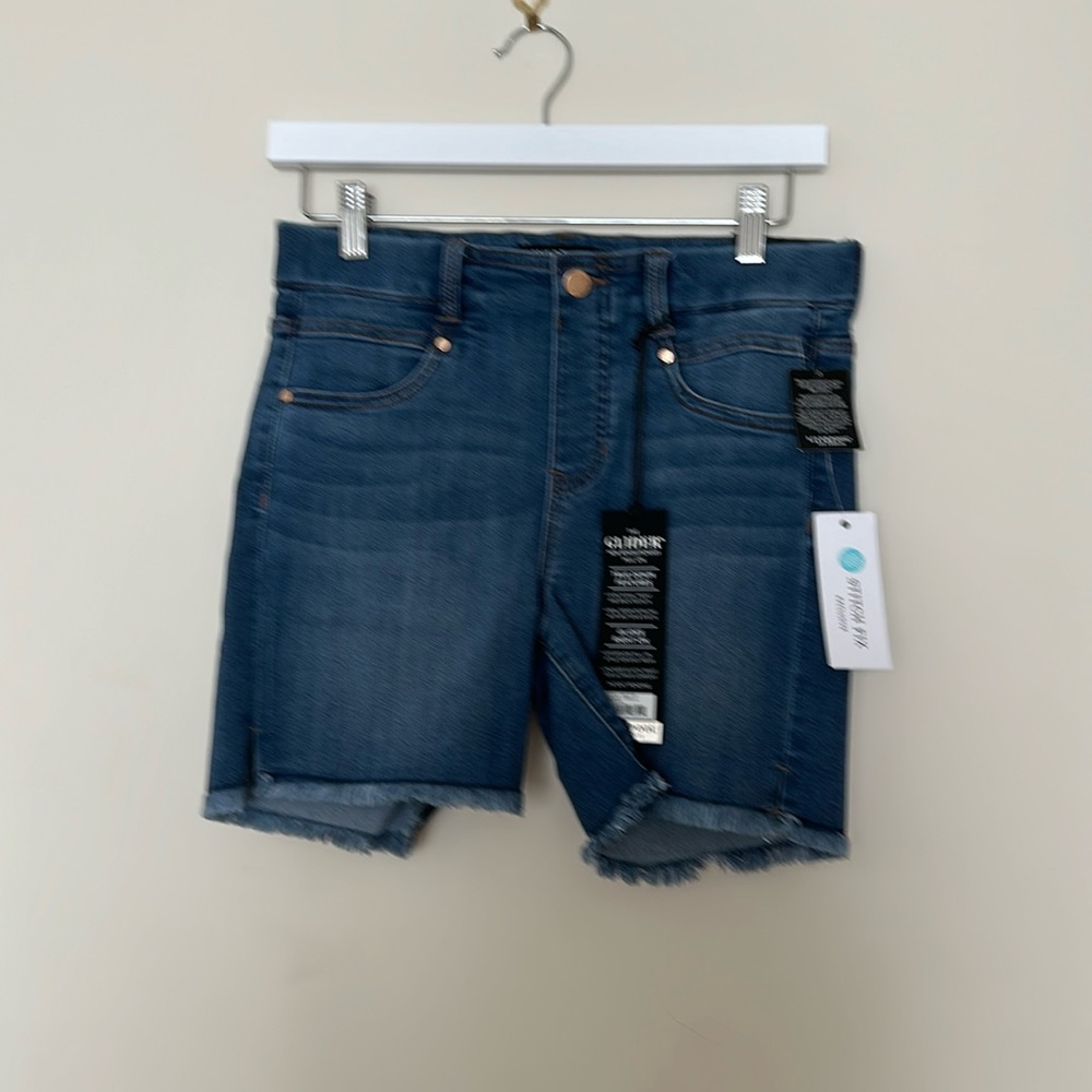 BRAND NEW LIVERPOOL LOS ANGELES DENIM CUT OFF BERMUDA SHORTS.  SIZE 6/28